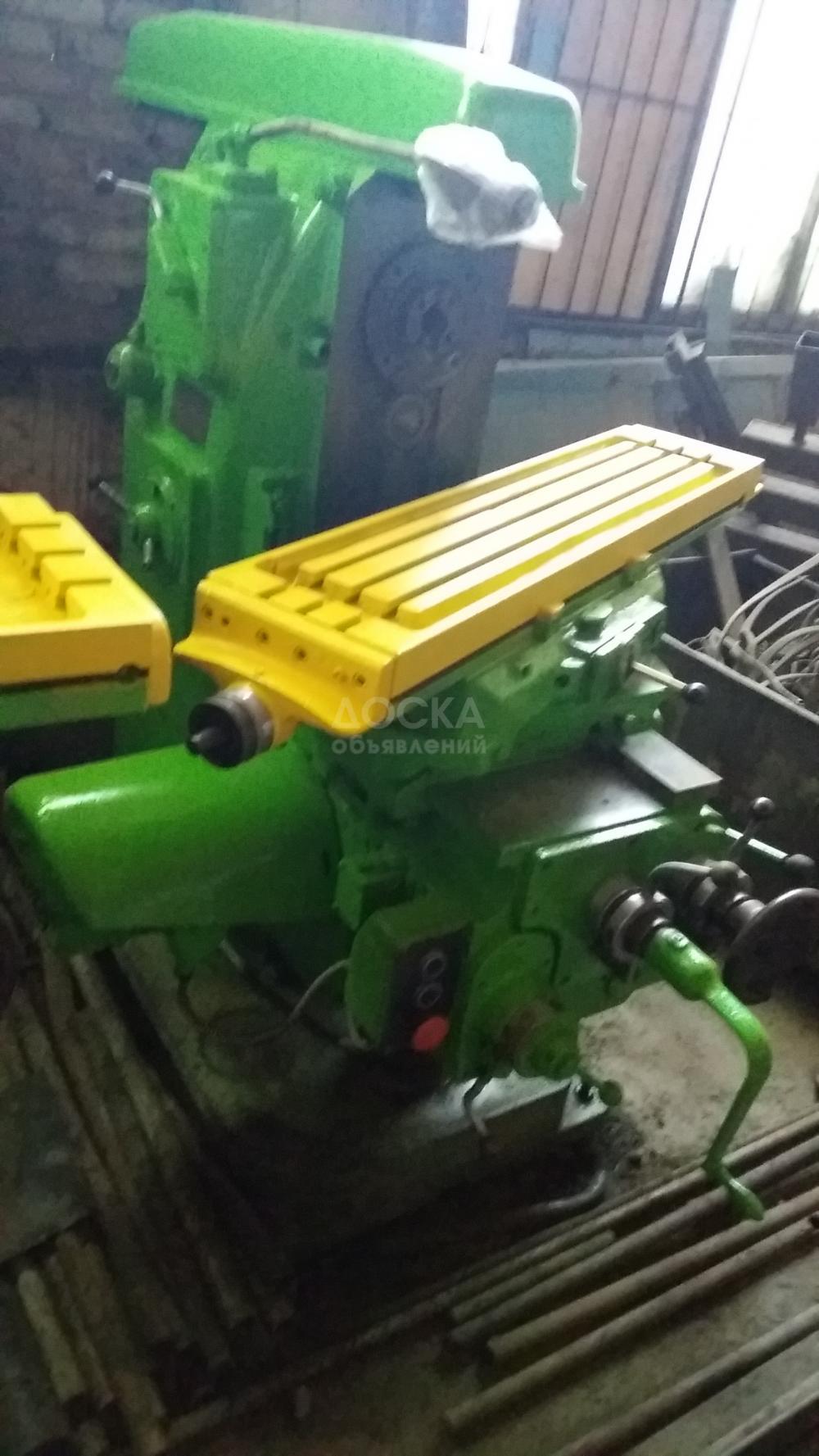 Продаю  или меняю в отличном состоянии фрезерные и другие станки, инструменты и приспособления  (метчики, плашки и их держатели, ключи,  фрезы, сверла, резцы, развертки, твердосплавные пластины, защитные и сварочные очки), металлические шкафы, ящики.