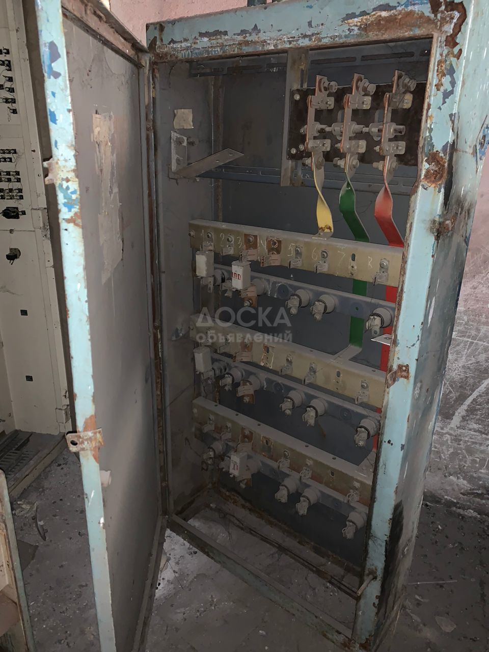 Продаю металлические, электрические и инструментальные шкафы,новые качественные (СССР) разные инструменты в упаковке ( сверла, фрезы, резцы, развертки, ключи, отвертки, защитные слесарные и сварочные очки, щиты для лица,  твердосплавные пластины и др.) и 