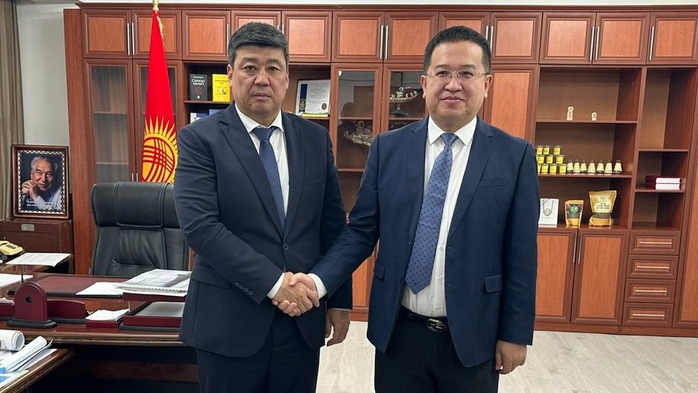 Бакыт Торобаев, Лю Янлин