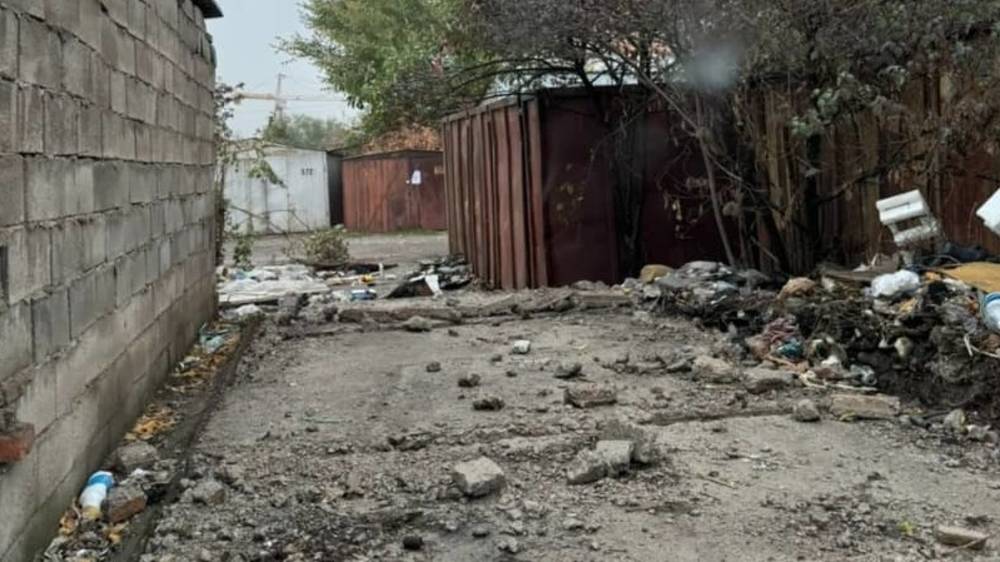 В мкр Көк-Жар начали сносить гаражи для строительства школы. Фото жителя