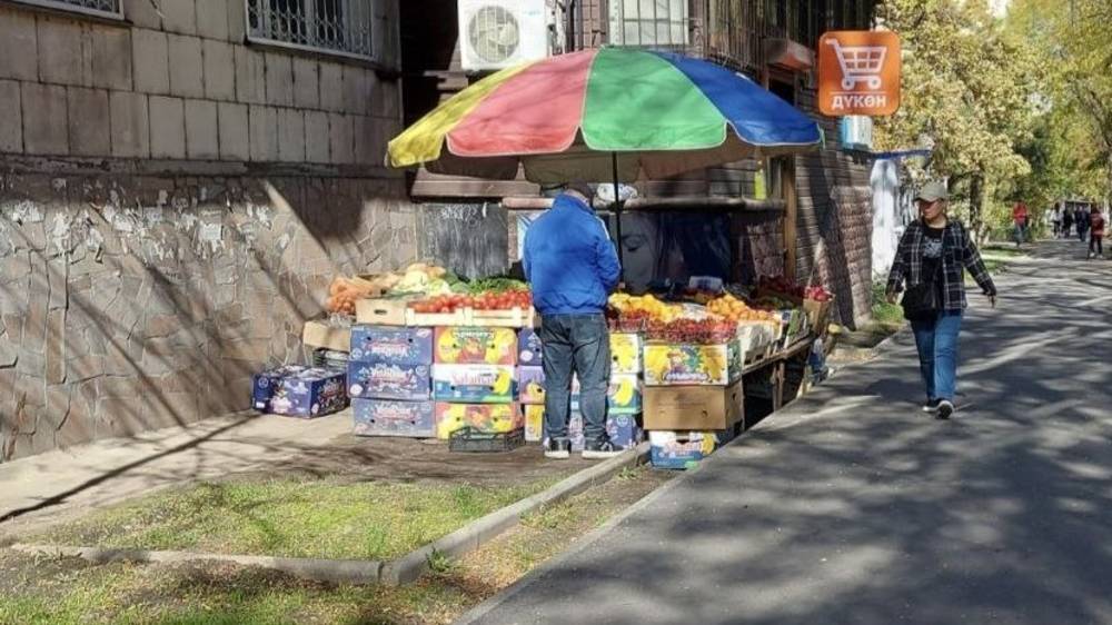 Законно ли в зеленой зоне на Исанова организовали точку по продаже фруктов и овощей? - горожанин