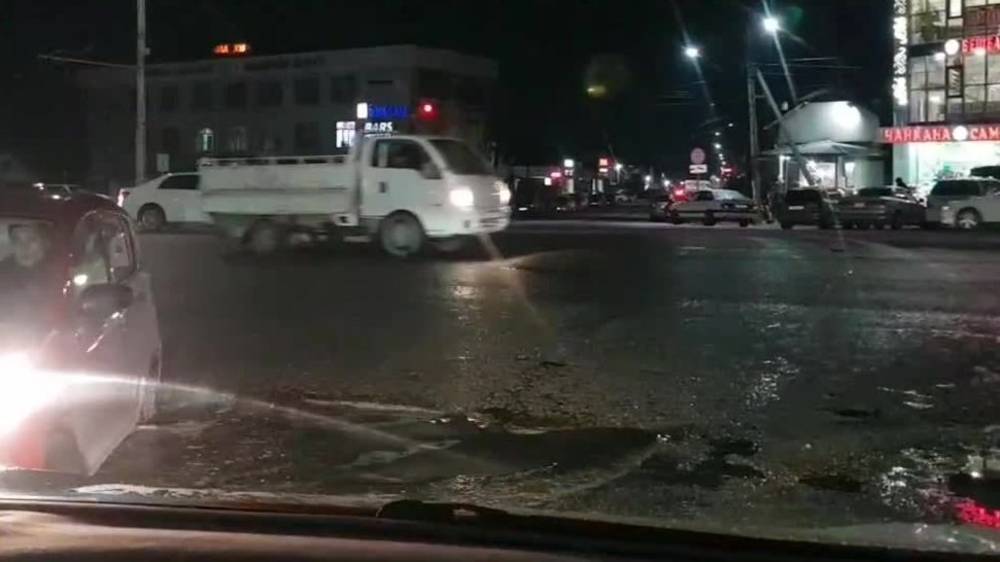 Горожанин жалуется на состояние перекрестков на проспекте Дэн Сяопина. Видео