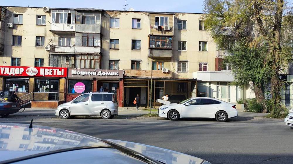 Законно ли ведётся пристройка к дому по Токтогула? - горожанин