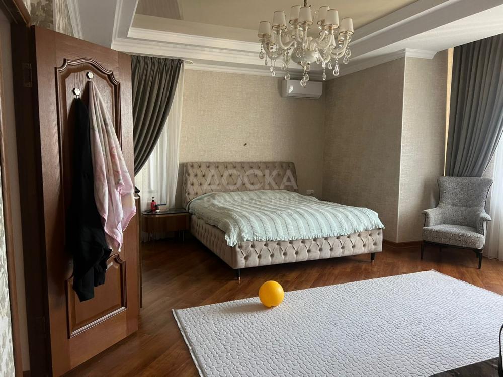 Сдаю дом 5-ком. 230кв. м., этаж-1, 7-сот., стена кирпич, мира/магистраль.