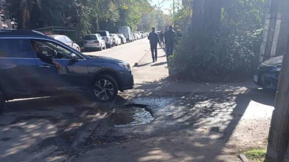 Когда залатают яму на Эркиндик—Пролетарской? Ответ мэрии