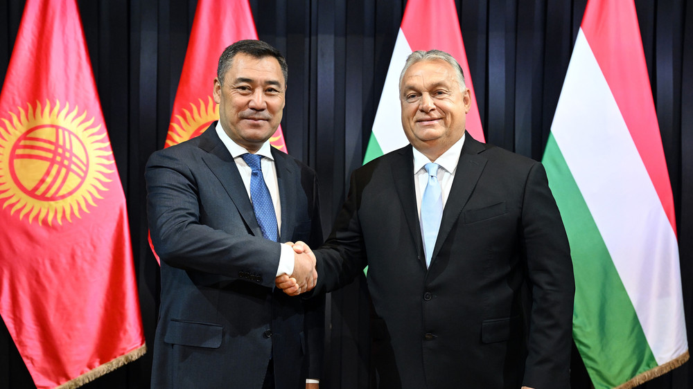 Садыр Жапаров, Виктор Орбан