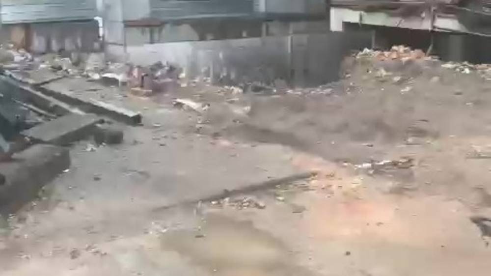 Стройка на улице Орозбекова захватила тротуар. Ответ мэрии