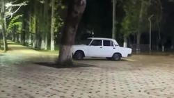 Водитель «Жигулей» устроил дрифт на территории парка в Ноокенском районе. Видео