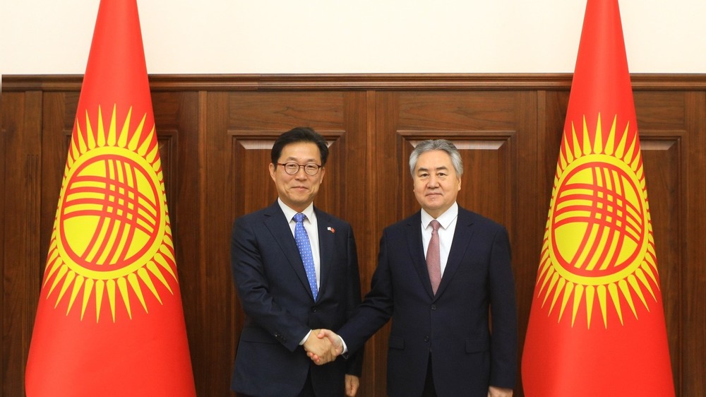 Ким Кванджэ, Жээнбек Кулубаев