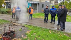 На улице Токтогула прорвало водопровод. В мэрии рассказали, в каких домах временно отключат отопления и горячую воду