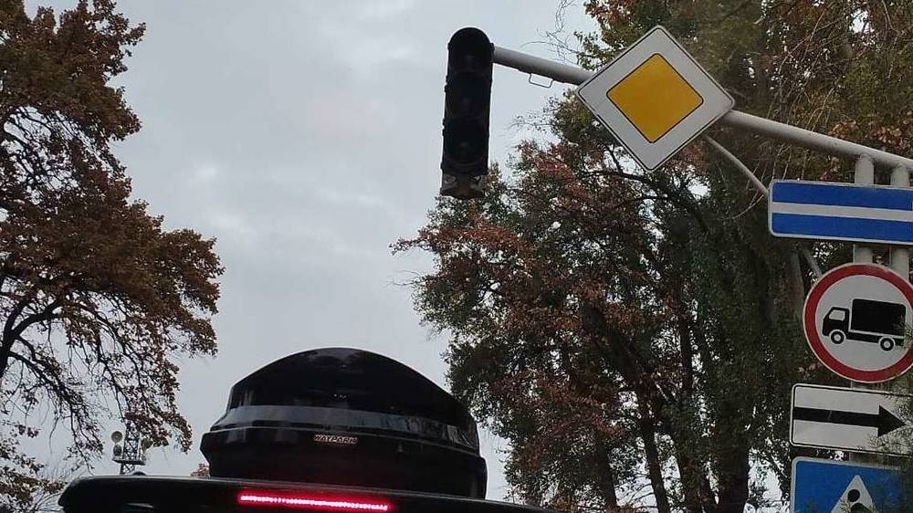 На Эркиндик—Фрунзе не работает светофор, - горожанин