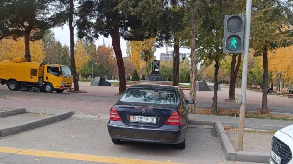 Правильно ли припаркован «Мерседес»? Фото горожанина
