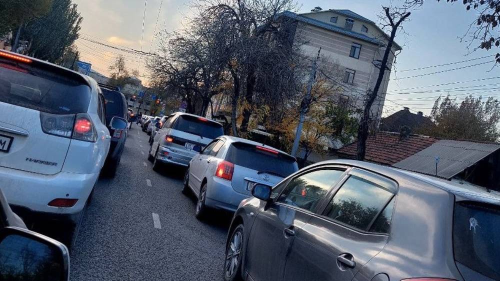 Огромная пробка на Горького. Фото