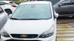 «Шевроле» припарковали на «зебре» возле поликлиники. Фото