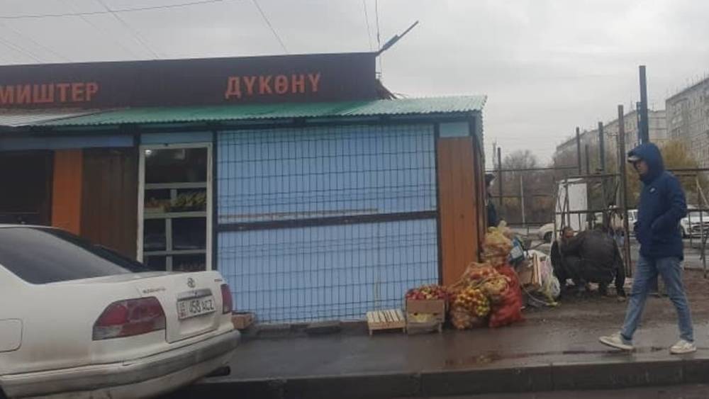 Законно ли на Ауэзова стоят павильоны? Фото горожанина
