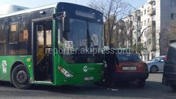 На проспекте Чуй столкнулись автобус и легковушка. Ответ мэрии