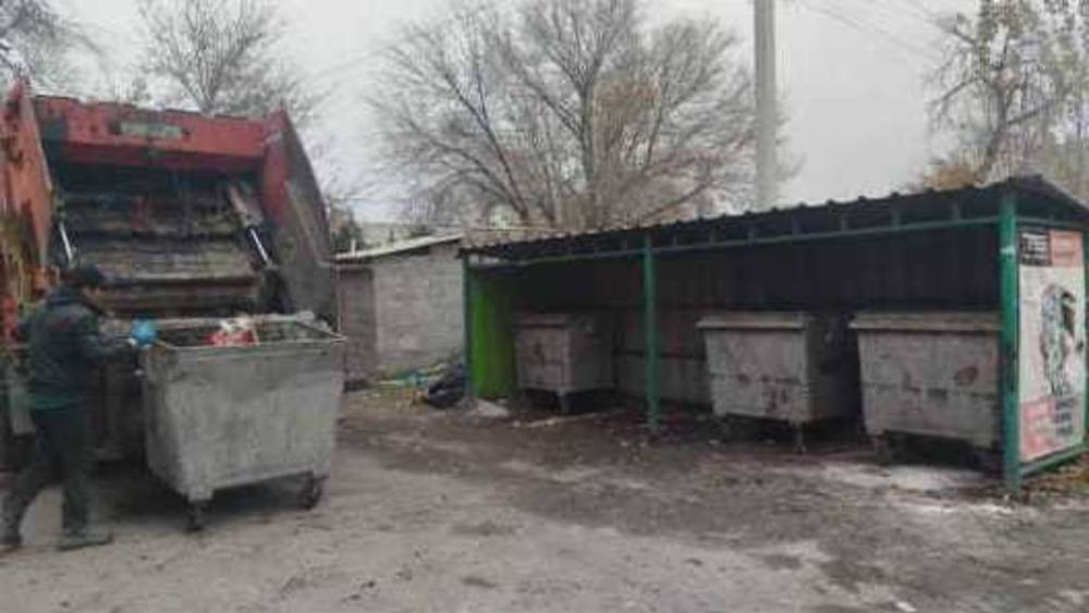 «Тазалык» вывез мусор на Тоголок Молдо после жалобы горожанина. Фото