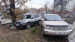 Муниципальная инспекция не обнаружила машины, которые были припаркованы на тротуаре и газоне у Аламединского рынкы, - мэрия