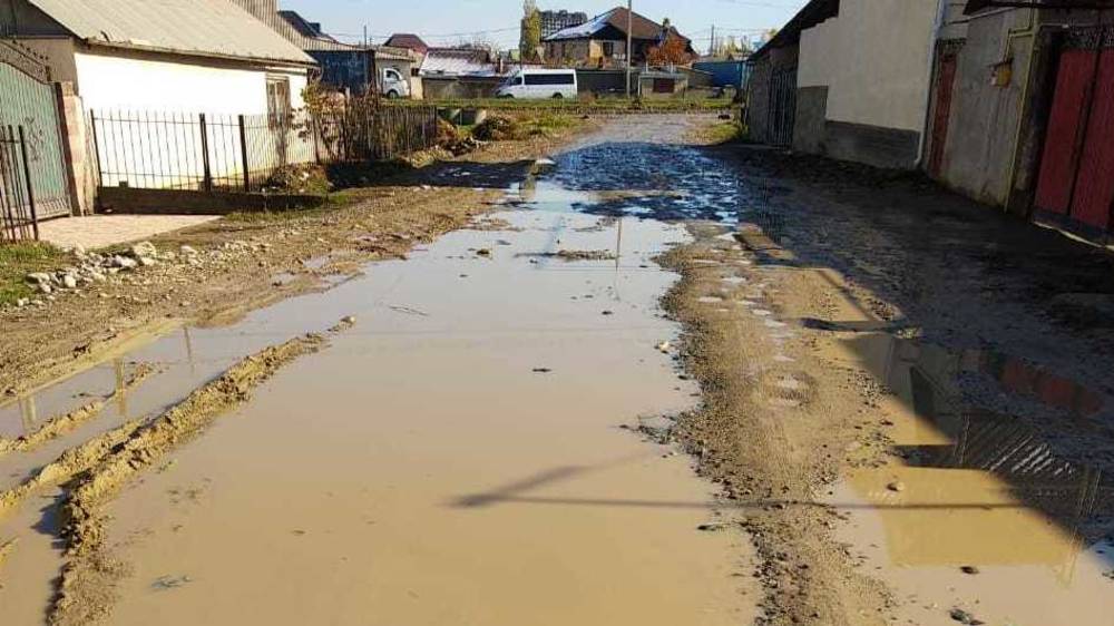 Состояние дороги по ул.Тогуз-Түтүн в Арча-Бешике после дождя. Видео и фото жителя