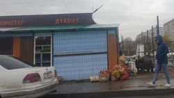 Владелец павильона на Ауэзова самовольно увеличил площадь. Он должен заплатить аренду за год, - мэрия