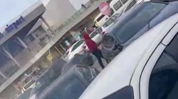 Остановка возле аэропорта «Манас» превратилась в парковку. Видео