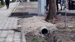 Остановку на Московской увеличили за счет тротуара. Ответ мэрии
