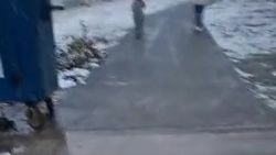 Тротуар на ул.Шералиева заливает водой после дождя. Видео горожанки