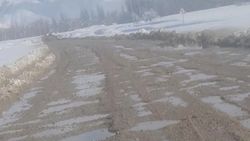 Водитель жалуется на состояние дороги Бишкек—Каракол. Видео горожанина