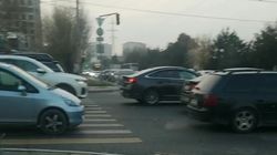 На Юнусалиева—Медерова не работает светофор. Видео