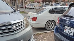 Возле школы №38 водители паркуются в неположенном месте. Фото