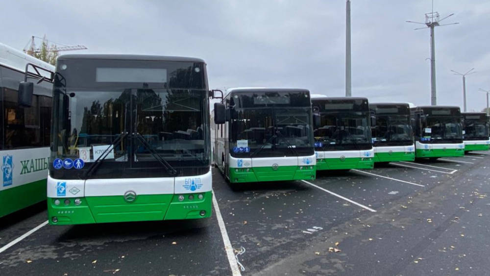 Некоторые водители автобусов сами просят работать всю смену полностью, - мэрия