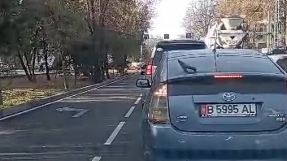 Водитель просит изменить знаки на Советской—Жибек Жолу. Видео