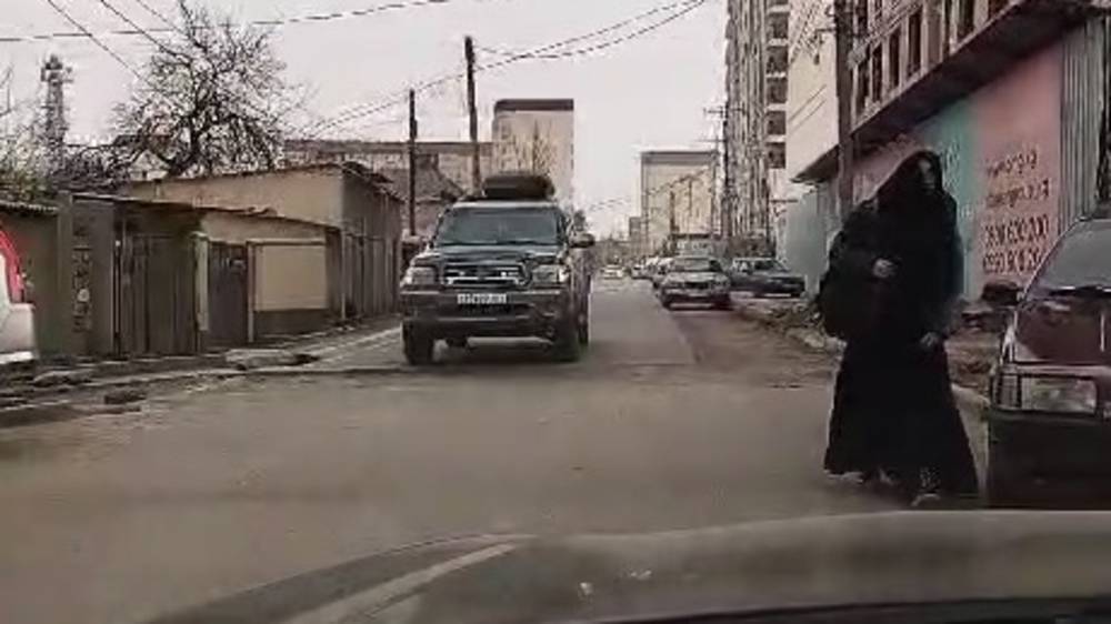 В Востоке-5 раскопали асфальт и не восстановили. Видео