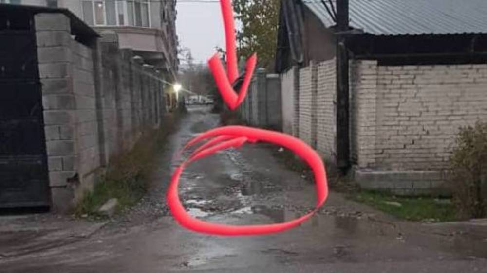 На Табышалиева утечка воды. Видео