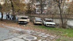 Во дворе бывшего здания горкомспорта устроили стоянку. Ответ мэрии