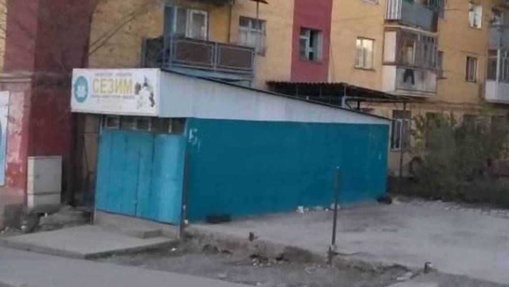 Законно ли в Оше поставили магазин возле жилого дома? - горожанин