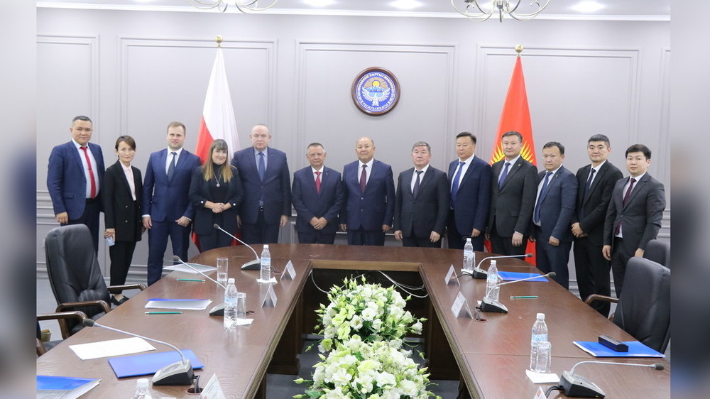 президент высшего органа аудита Польши Мариан Банаш, председатель Счетной палаты Алмазбек Акматов