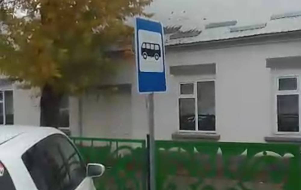 Житель Жалал-Абада жалуется, что вместо автобусной остановки организовали места для парковки