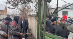 Конфликт в гаражном кооперативе. Владельцы гаражей облили бензином сотрудников мэрии и повредили технику «Тазалыка», - мэрия