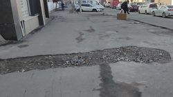 На Кулатова раскопали новый тротуар и не восстановили. Ответ мэрии