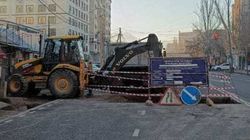 Зачем перекопали новый асфальт на дороге по Суюмбаева, которую открыли после ремонта 18 ноября? Ответ мэрии