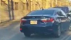 Водителя Lexus ES 300H оштрафовали на 15000 сомов за выезд на встречку. Видео УПСМ