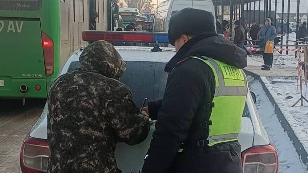 Транспортный бардак на Аламединском рынке: Патрульные эвакуировали 5 машин, оштрафовали 9 водителей