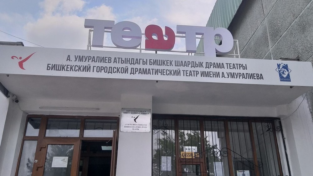 Праздничное представление «Новогодний серпантин»!