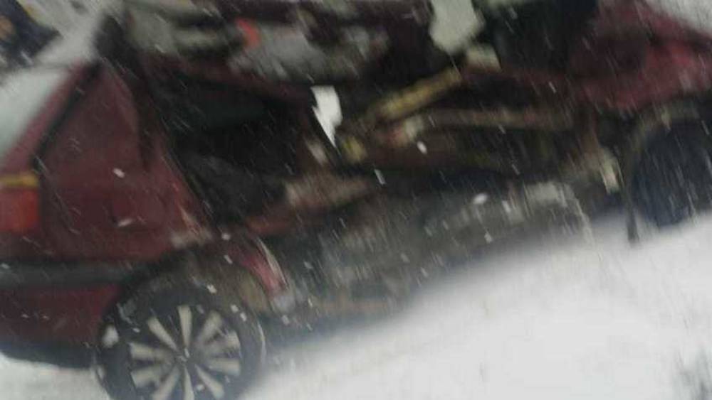 Легковушку разорвало после столкновения с КамАЗом, есть жертвы. Фото очевидца