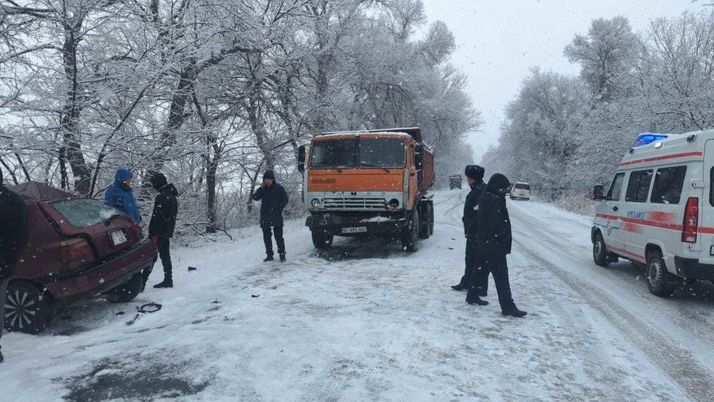 Возле Канта столкнулись КамАЗ и «Гольф-3», два человека погибли. Ответ ГУОБДД