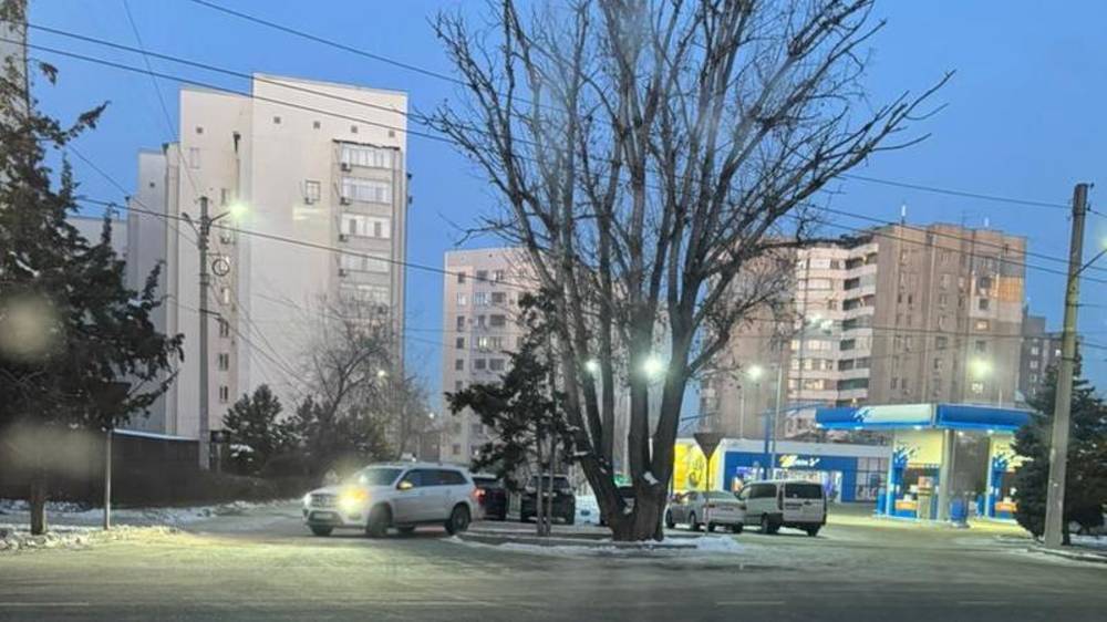 Зачем сделали разрыв двойной полосы на Юнусалиева? Ответ мэрии