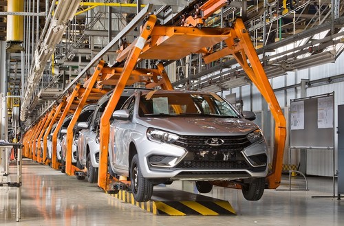В апреле продажи новых автомобилей в России выросли на 11%