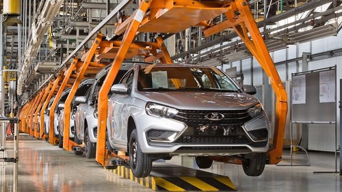 Производство легковых автомобилей в России в 2025 году уменьшилось на 11,8%