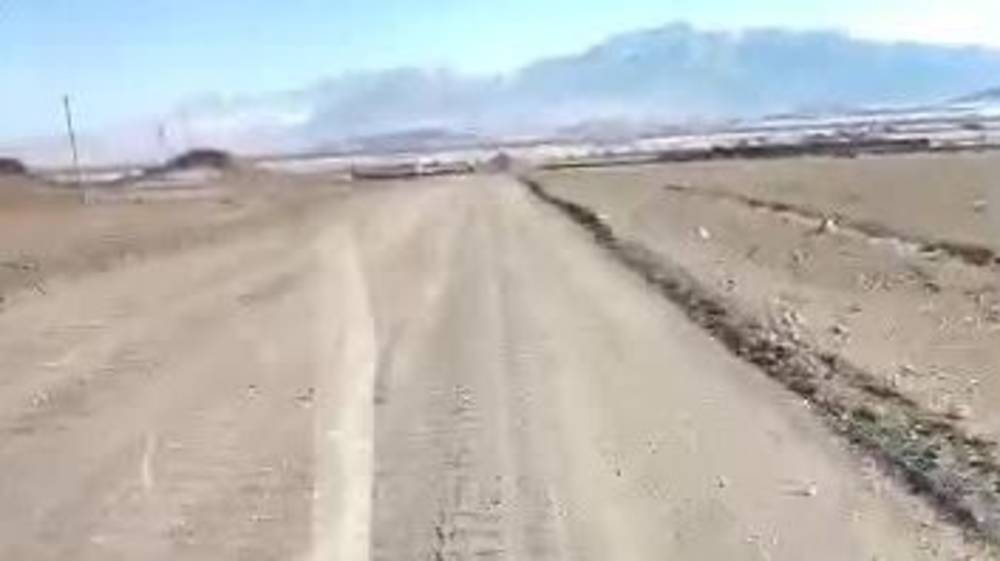 Житель Кочкорского района жалуется на дорогу. Видео